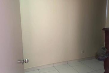 RENOVATED Double Storey Terrace Camelia Residence Semenyih 