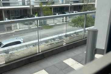 RENOVATED Double Storey Terrace Camelia Residence Semenyih 