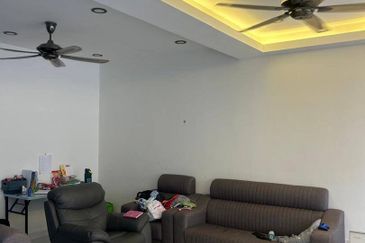 RENOVATED Double Storey Terrace Camelia Residence Semenyih 