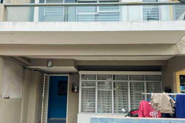 RENOVATED Double Storey Terrace Camelia Residence Semenyih 