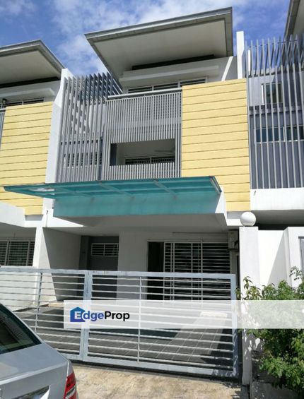 PARTIAL FURNISHED 3 Storey Superlink Taman Nadayu 92 Kajang (PHASE 3), Selangor, Semenyih