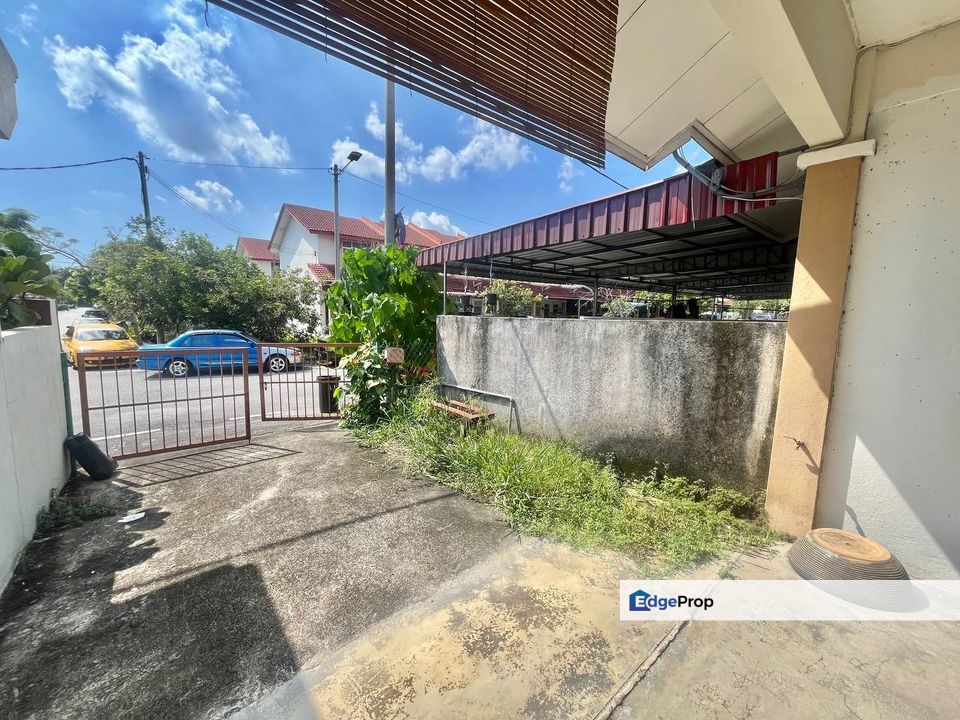 Double Storey Taman Bunga Raya Bandar Baru Salak Tinggi Sepang, Selangor, Sepang