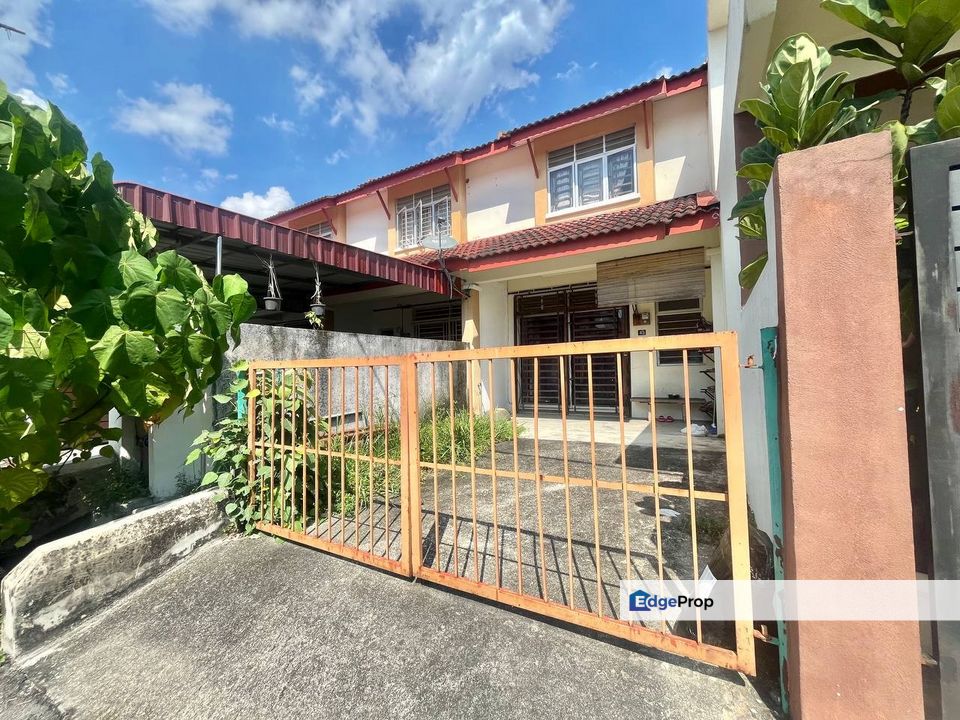 Double Storey Taman Bunga Raya Bandar Baru Salak Tinggi Sepang, Selangor, Sepang
