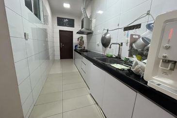 FULLY FURNISHED  RENOVATED 3 Storey Semi D Villa (Cluster) 1080 Residence Puncak Saujana Prima Saujana Kajang