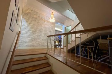 FULLY FURNISHED  RENOVATED 3 Storey Semi D Villa (Cluster) 1080 Residence Puncak Saujana Prima Saujana Kajang