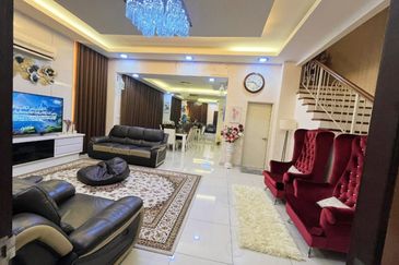 FULLY FURNISHED  RENOVATED 3 Storey Semi D Villa (Cluster) 1080 Residence Puncak Saujana Prima Saujana Kajang