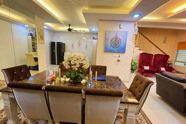 FULLY FURNISHED  RENOVATED 3 Storey Semi D Villa (Cluster) 1080 Residence Puncak Saujana Prima Saujana Kajang