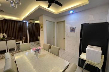 FULLY FURNISHED  RENOVATED 3 Storey Semi D Villa (Cluster) 1080 Residence Puncak Saujana Prima Saujana Kajang