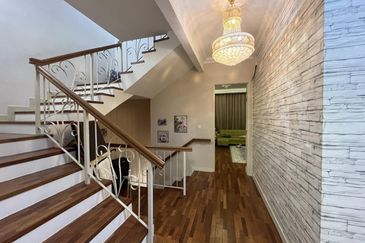 FULLY FURNISHED  RENOVATED 3 Storey Semi D Villa (Cluster) 1080 Residence Puncak Saujana Prima Saujana Kajang