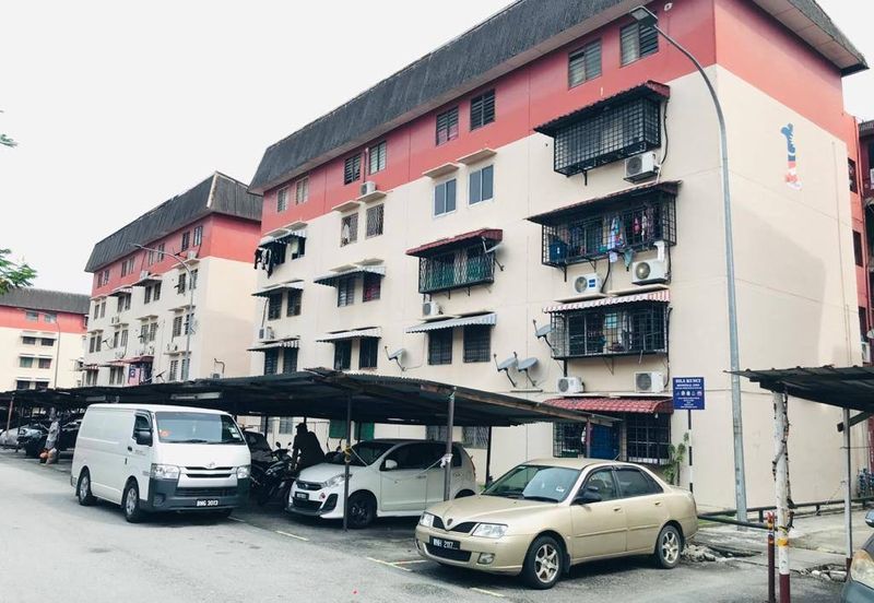 Flat Pandan Jaya Blok L13