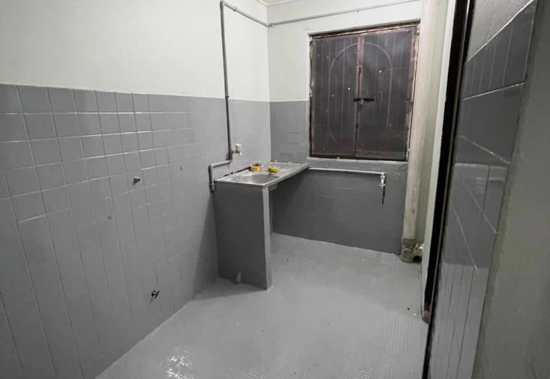 Flat Pandan Jaya Blok L13