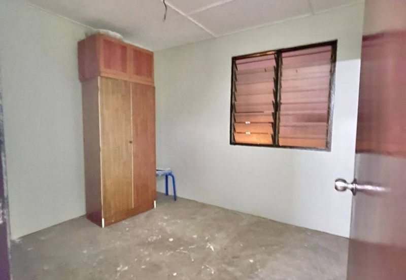 Flat Pandan Jaya Blok L13