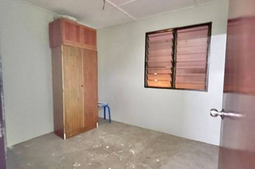 Flat Pandan Jaya Blok L13