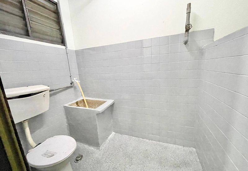 Flat Pandan Jaya Blok L13