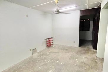 Flat Pandan Jaya Blok L13