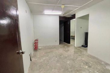 Flat Pandan Jaya Blok L13