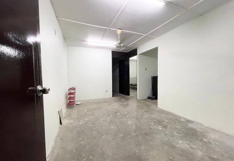 Flat Pandan Jaya Blok L13