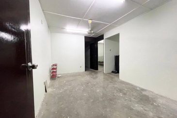 Flat Pandan Jaya Blok L13