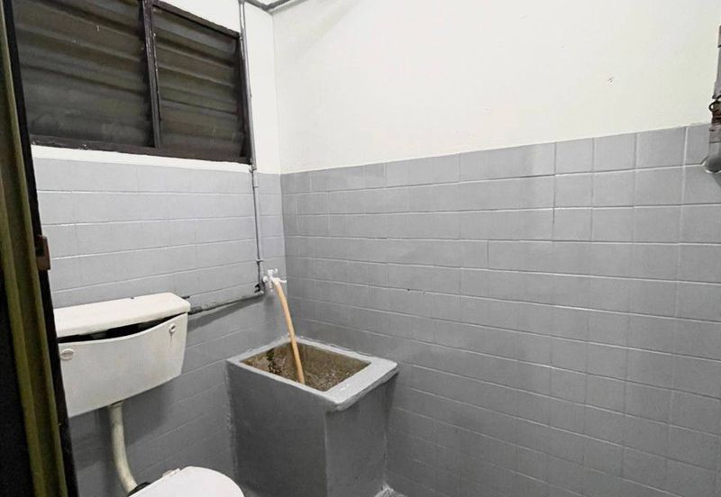 Flat Pandan Jaya Blok L13