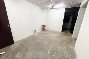 Flat Pandan Jaya Blok L13