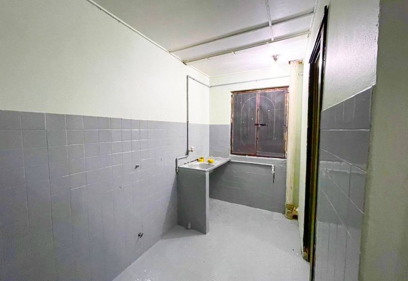 Flat Pandan Jaya Blok L13