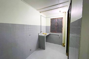 Flat Pandan Jaya Blok L13