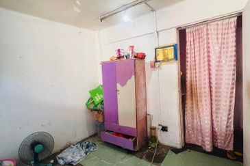 Flat Pandan Jaya Blok L13