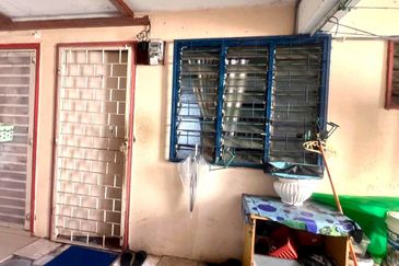 Flat Pandan Jaya Blok L13