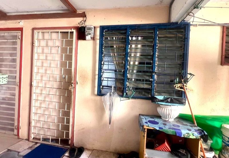 Flat Pandan Jaya Blok L13