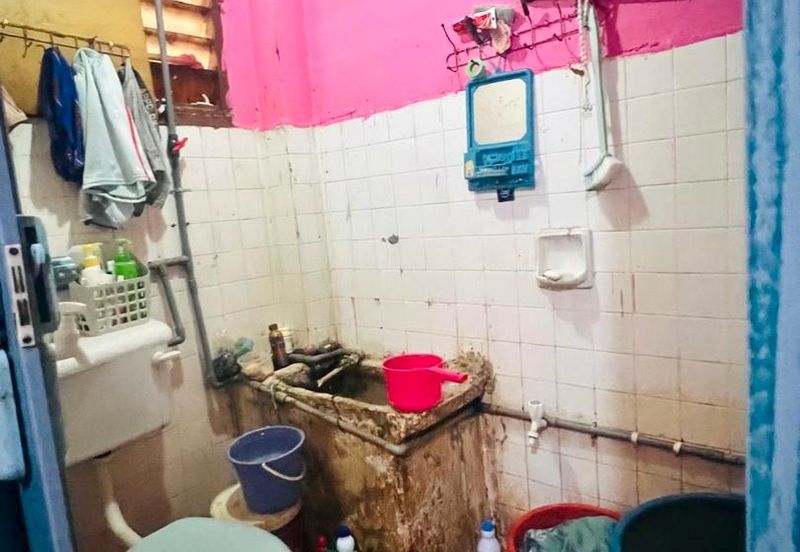 Flat Pandan Jaya Blok L13