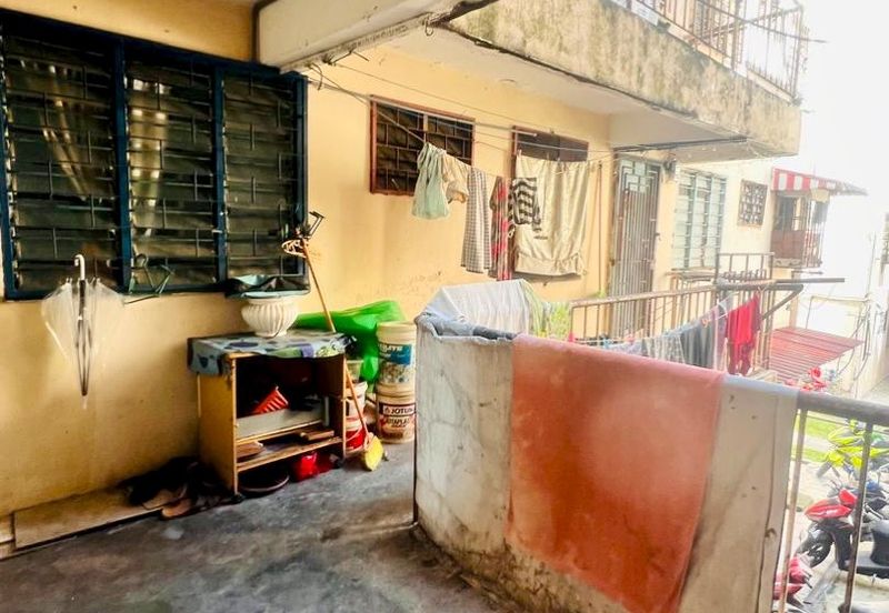 Flat Pandan Jaya Blok L13