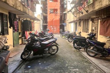 Flat Pandan Jaya Blok L13