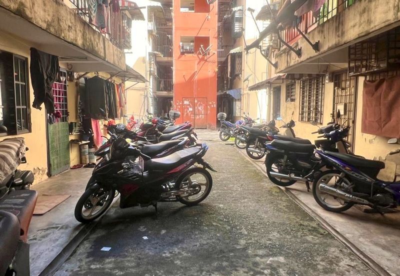 Flat Pandan Jaya Blok L13