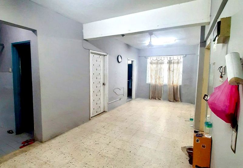 Dahlia Apartment, Putra Perdana