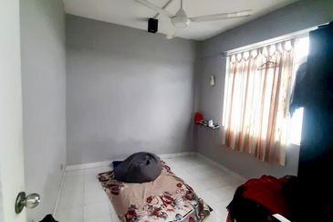 Dahlia Apartment, Putra Perdana