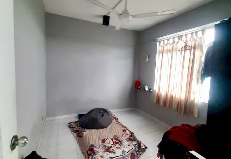 Dahlia Apartment, Putra Perdana