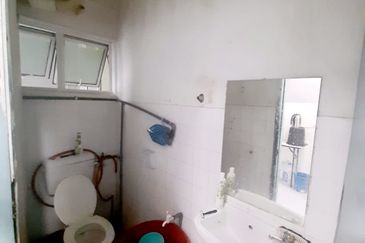 Dahlia Apartment, Putra Perdana