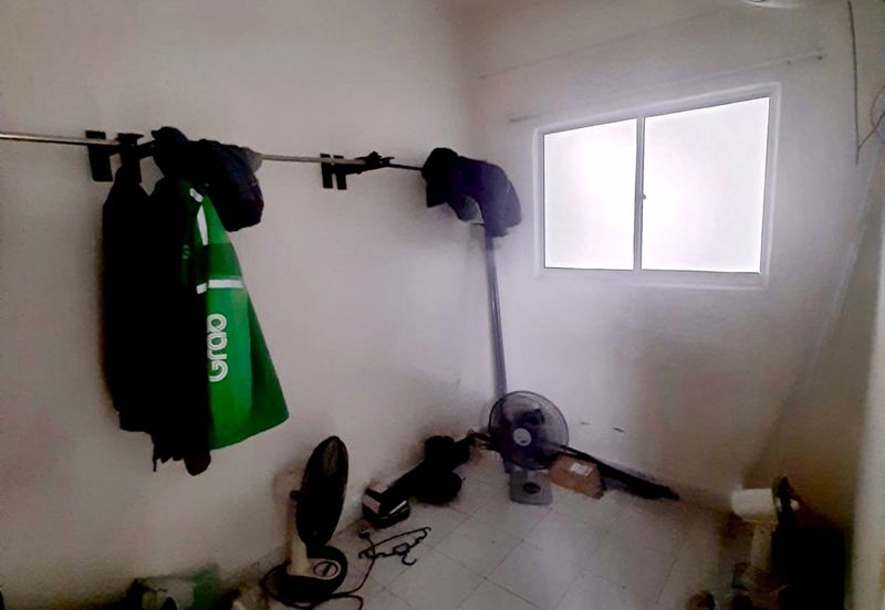 Dahlia Apartment, Putra Perdana