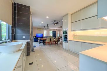 Bangi Lakehill Villas