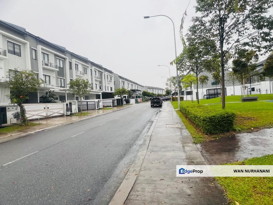 Lakefield Residences Tropicana Heights Kajang  3 Storey Terrace NICE VIEW LAKE FACING OPEN For Sale, Selangor, Kajang