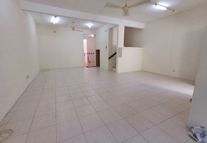 Jalan Warisan Mulia, Kota Warisan