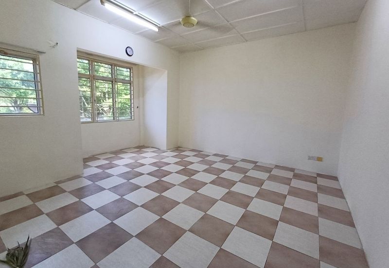 Jalan Warisan Mulia, Kota Warisan