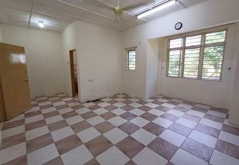 Jalan Warisan Mulia, Kota Warisan