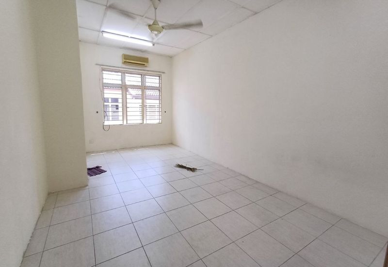 Jalan Warisan Mulia, Kota Warisan