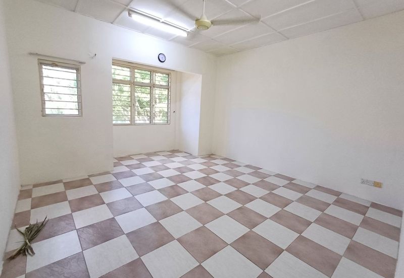 Jalan Warisan Mulia, Kota Warisan