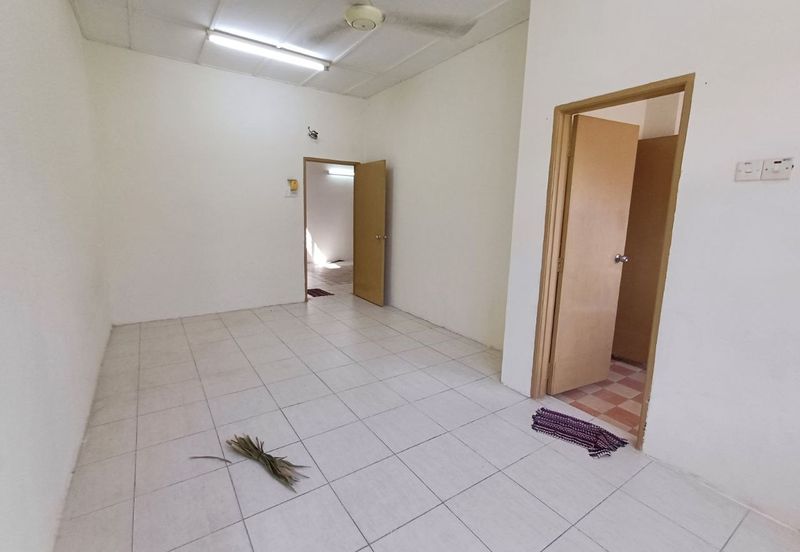 Jalan Warisan Mulia, Kota Warisan