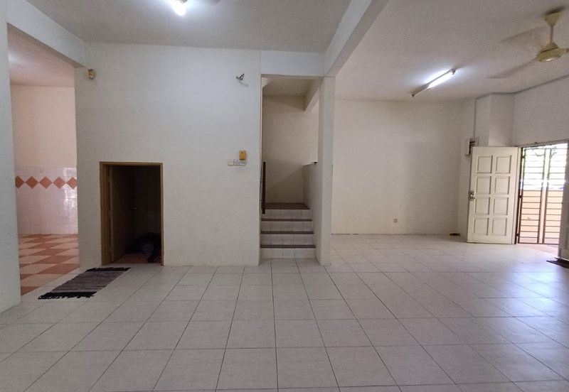 Jalan Warisan Mulia, Kota Warisan