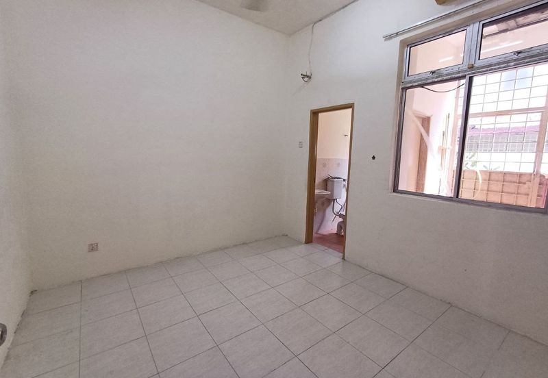 Jalan Warisan Mulia, Kota Warisan