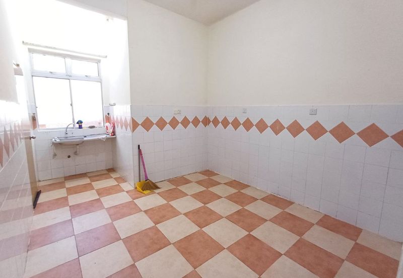 Jalan Warisan Mulia, Kota Warisan