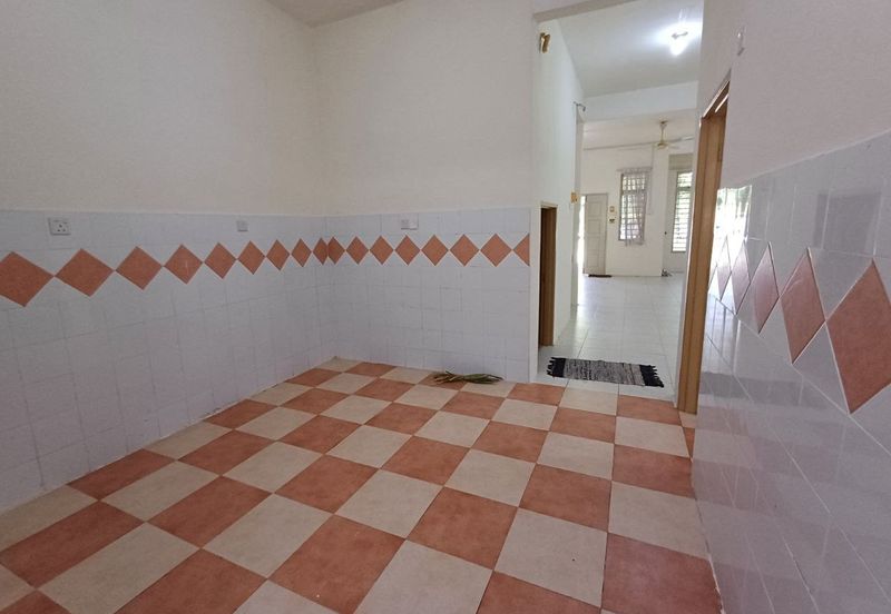 Jalan Warisan Mulia, Kota Warisan